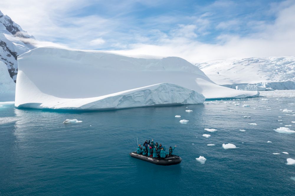 南極のゾディアックボートクルーズ