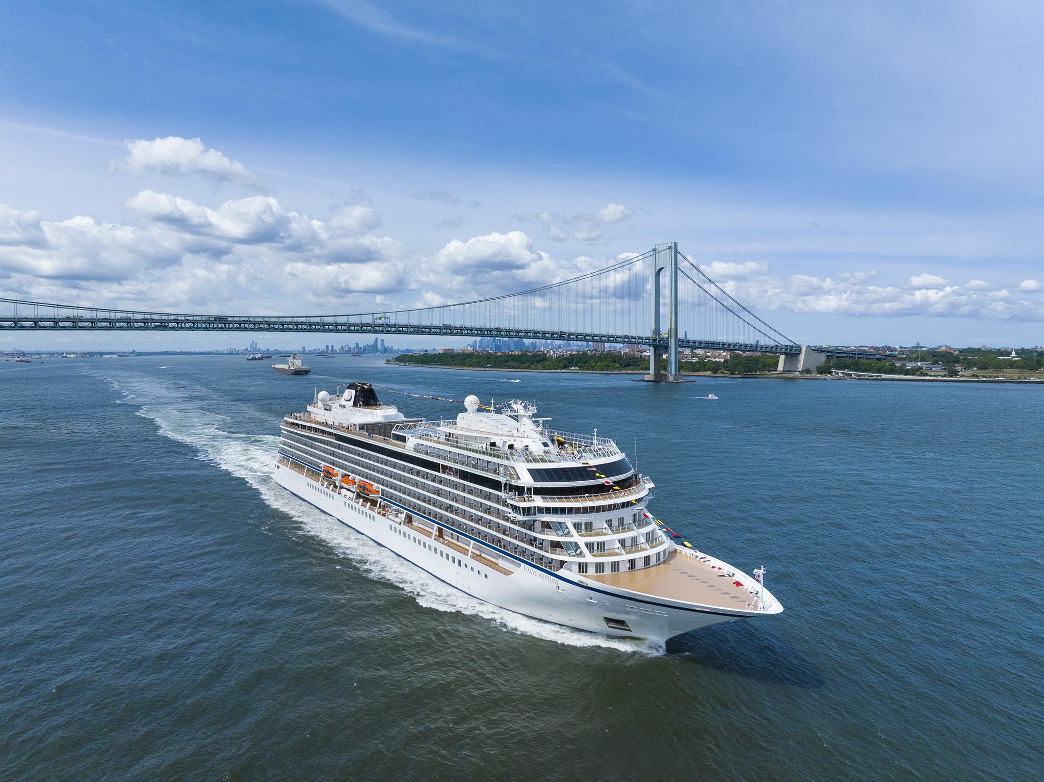 Neptune-Departing-Bridge-New-York-City-2048×2048